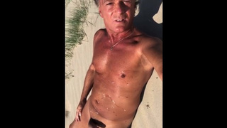 Ultimateslut JIZZ SPUNK ON THE BEACH home-made homemade real public porn
