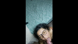 Me lo quería mamar y le tire la leche en sus gafas "caseros"