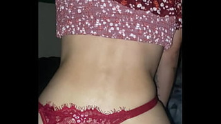 NOVINHA SENTANDO GOSTOSO NA PIROCA DURA