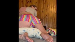 Pillowgasm while watching porn vid of self
