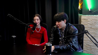 Era um CLT ferrado, recebeu convite pra entrar no pornô, a mãe deu um conselho, transou com uma menina que gemia alto e quase foi preso - Yastrixx & Dixon (WATCH ON: SHEER RED)