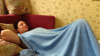 Morning masturbate. A plump MILF with large boobs starts the day with an cumming. Home-made with anal.