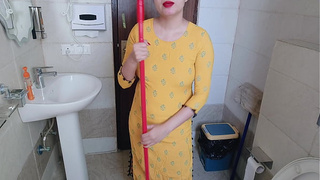 Even about Kamwali Bai, the person had put his hands on his nipples new Indian porn movie xxx