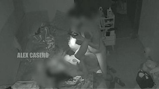 ME FOLLO A MI HERMANASTRA EN MI HABITACIÓN, LA PUTA ME VE CON LA PINGA PARADA Y SE SIENTA DE FRENTE